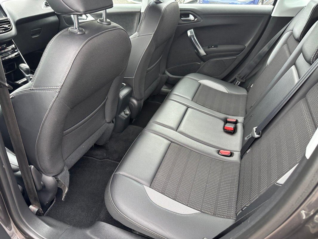 Peugeot 2008 foto 2