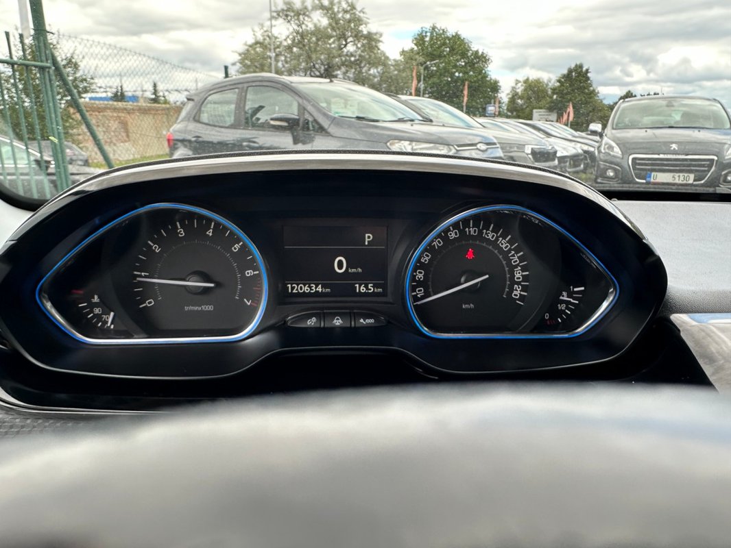 Peugeot 2008 foto 8