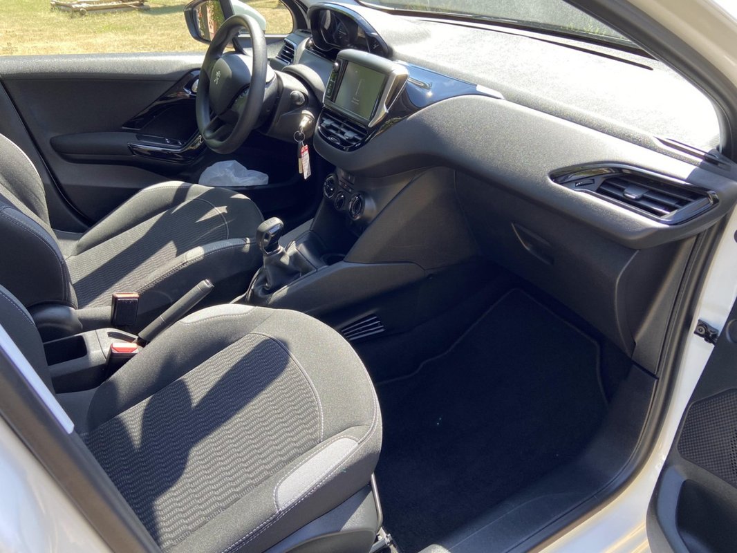 Peugeot 208 foto 5
