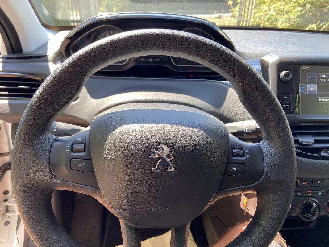 Peugeot 208 foto 9