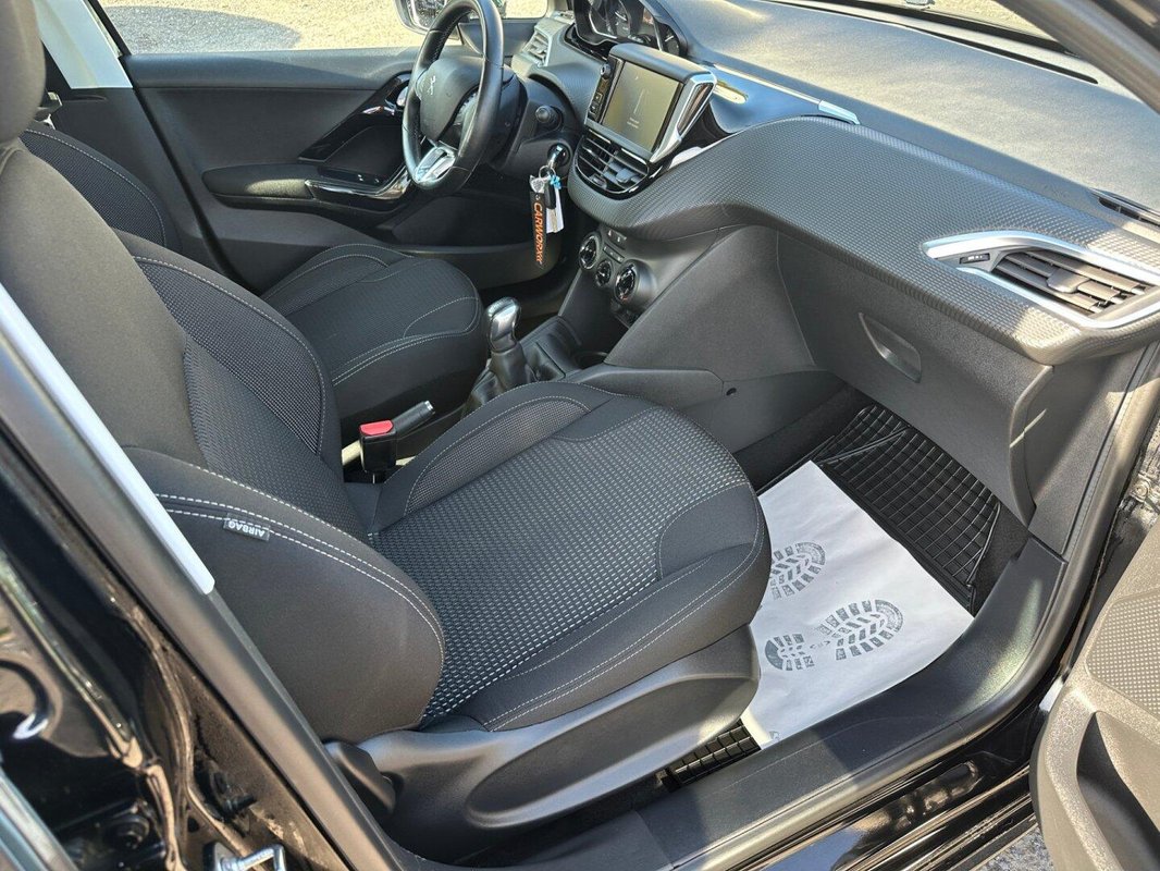 Peugeot 208 foto 6