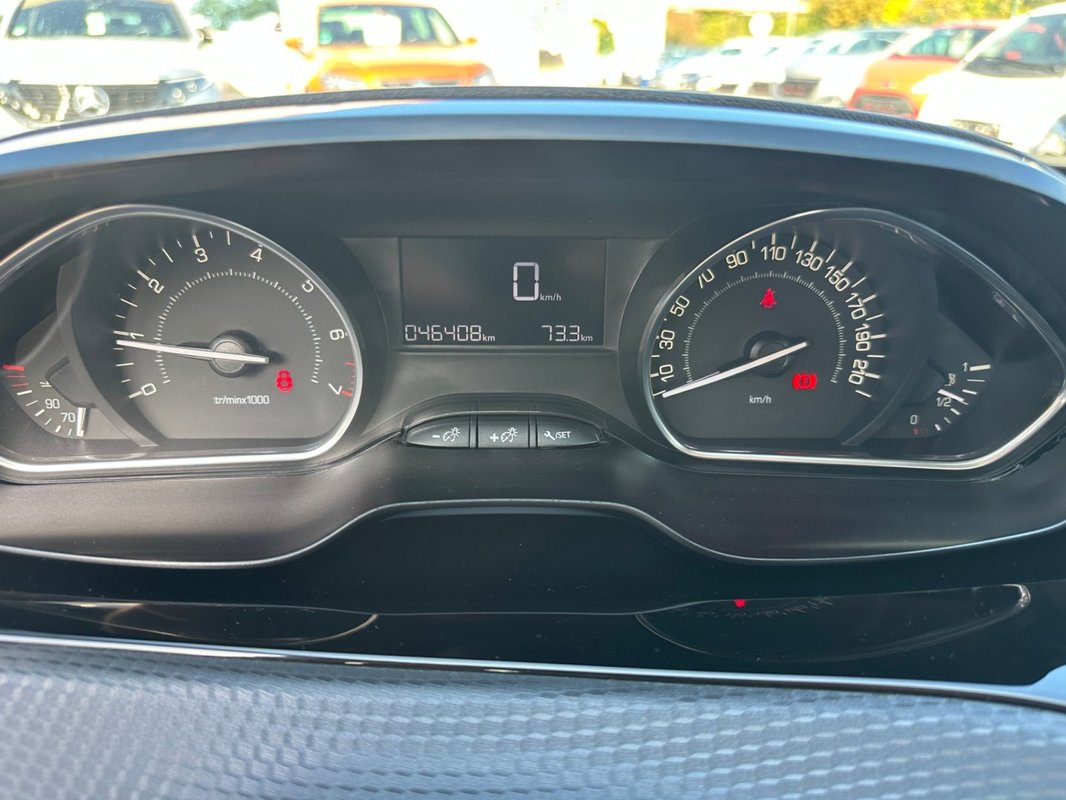 Peugeot 208 foto 9