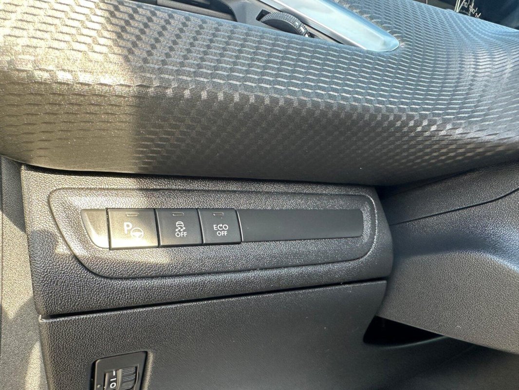 Peugeot 208 foto 10
