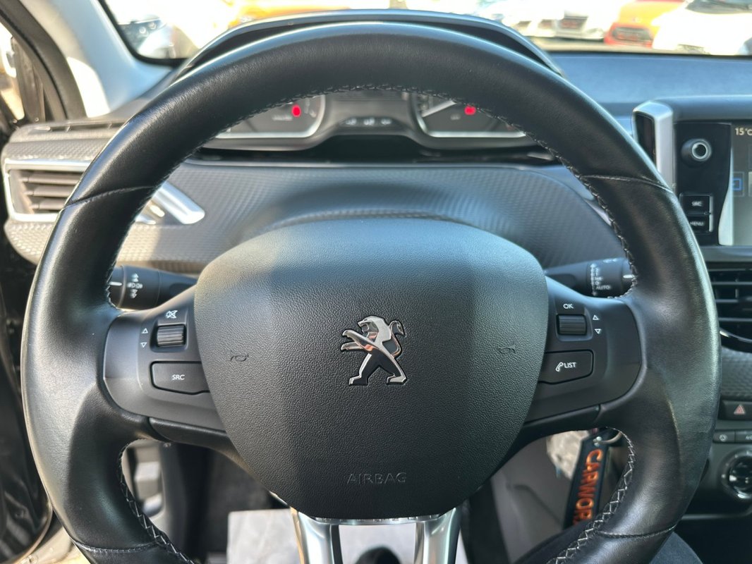 Peugeot 208 foto 11