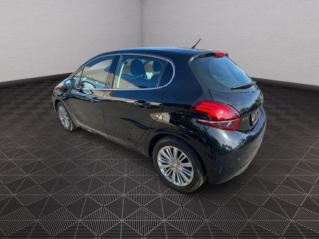 Peugeot 208 foto 21