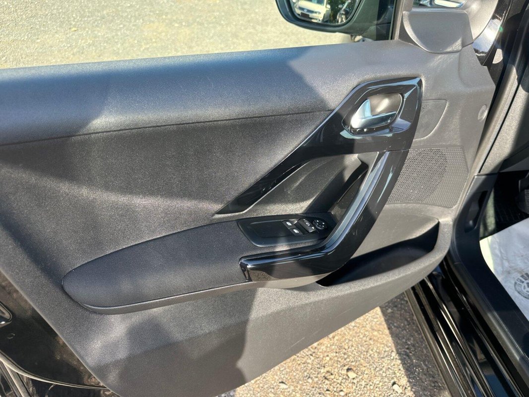Peugeot 208 foto 25