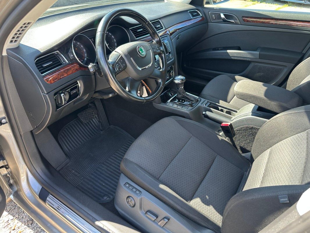 Škoda Superb foto 2