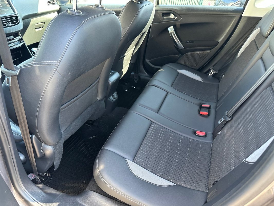 Peugeot 2008 foto 2