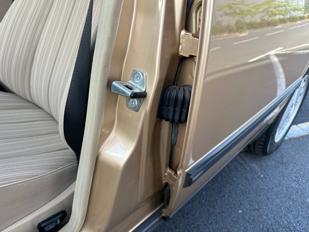 Mercedes-Benz 124 foto 4