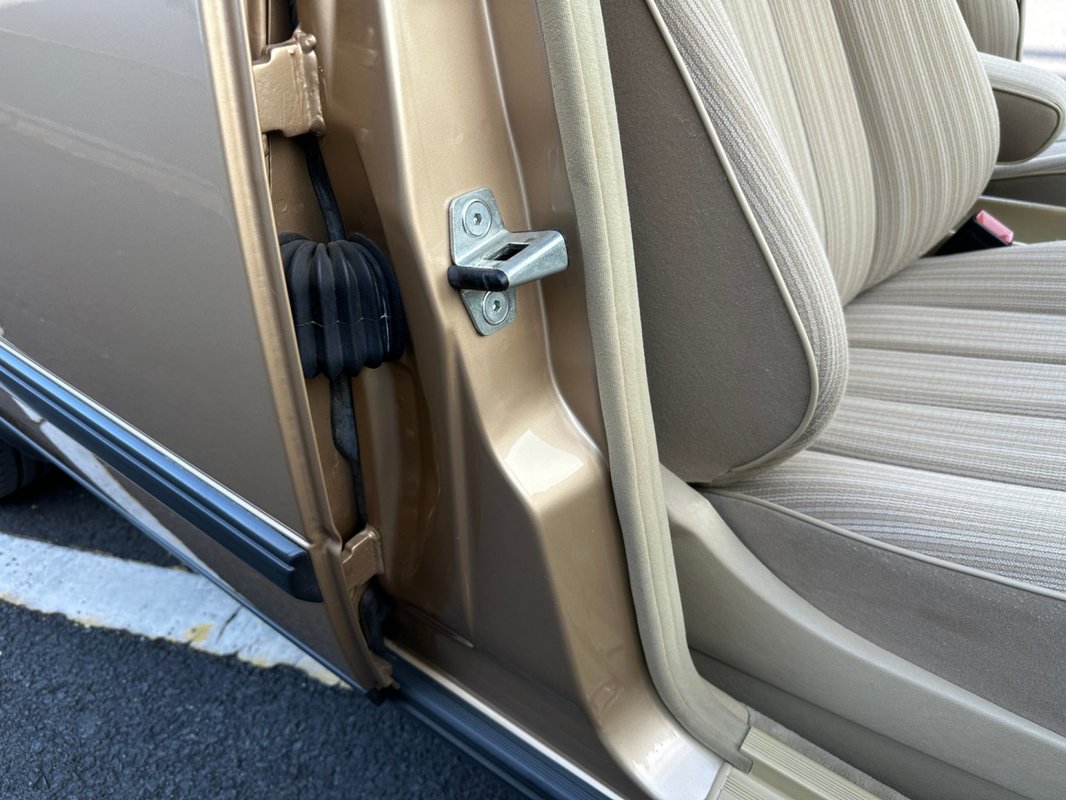 Mercedes-Benz 124 foto 7