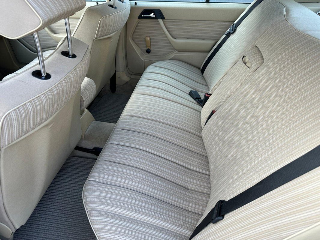 Mercedes-Benz 124 foto 11