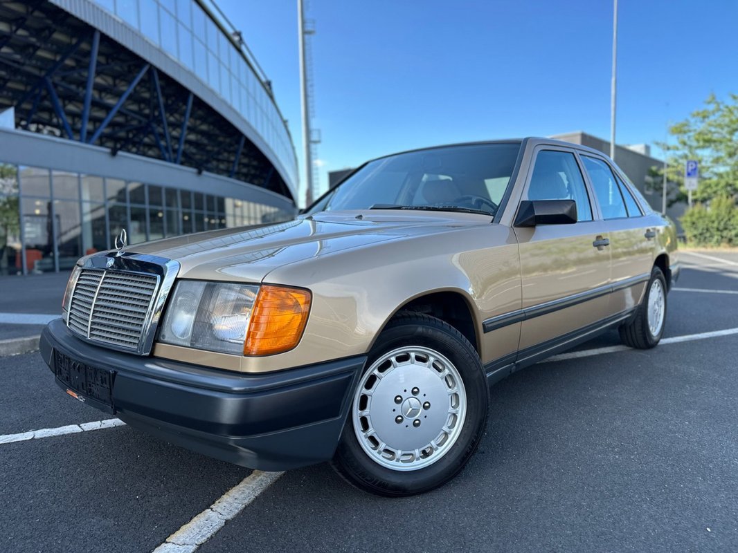 Mercedes-Benz 124