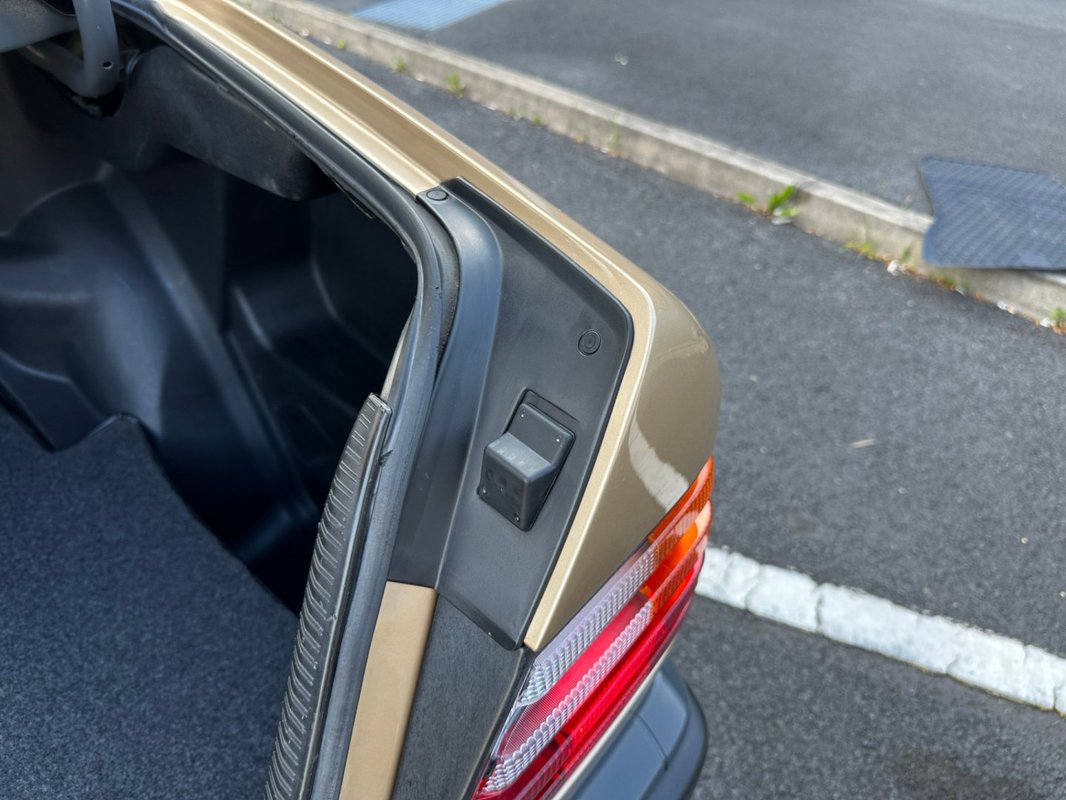 Mercedes-Benz 124 foto 16