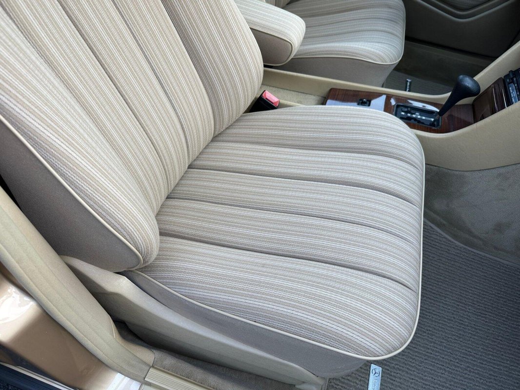 Mercedes-Benz 124 foto 19