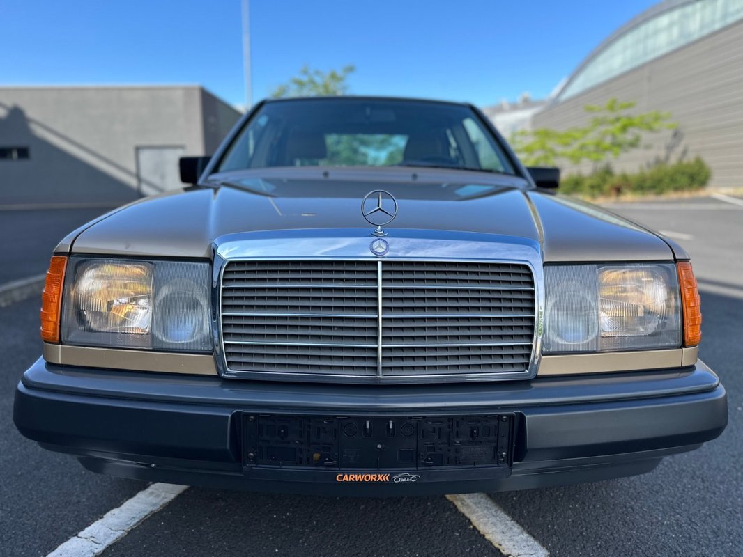 Mercedes-Benz 124 foto 12