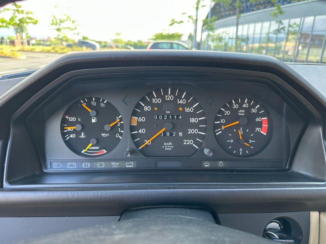 Mercedes-Benz 124 foto 24