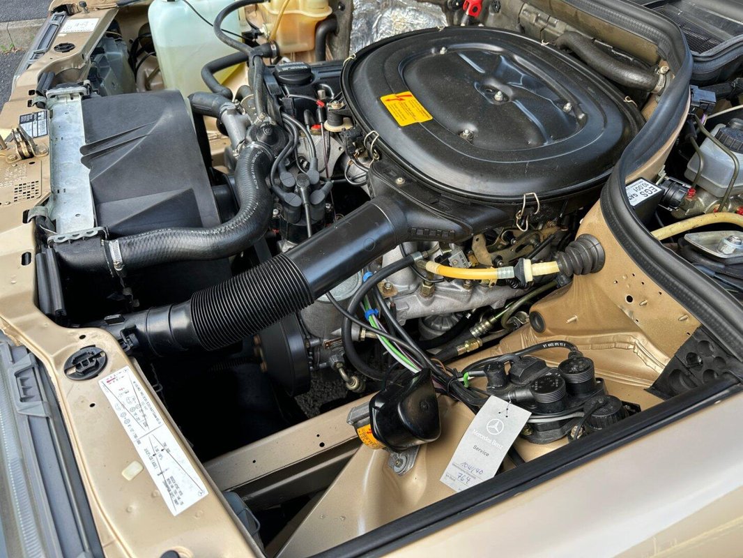 Mercedes-Benz 124 foto 42