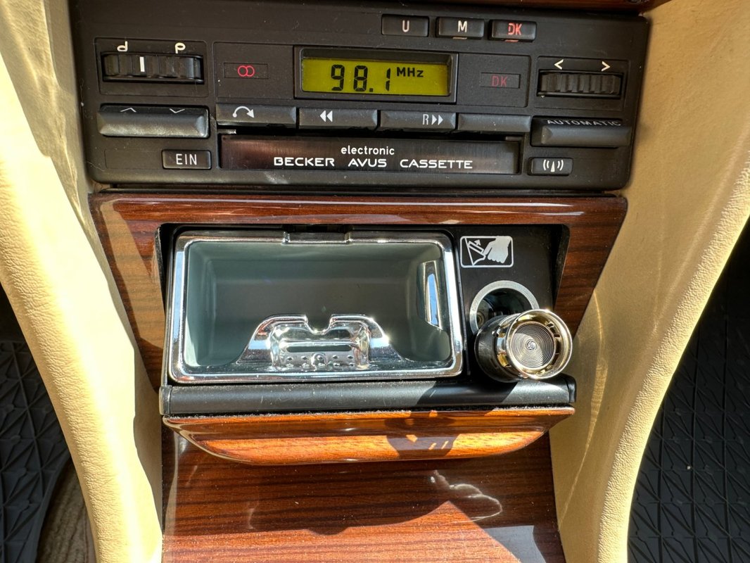 Mercedes-Benz 124 foto 46