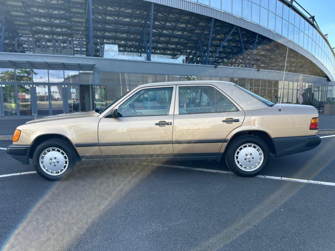 Mercedes-Benz 124 foto 49