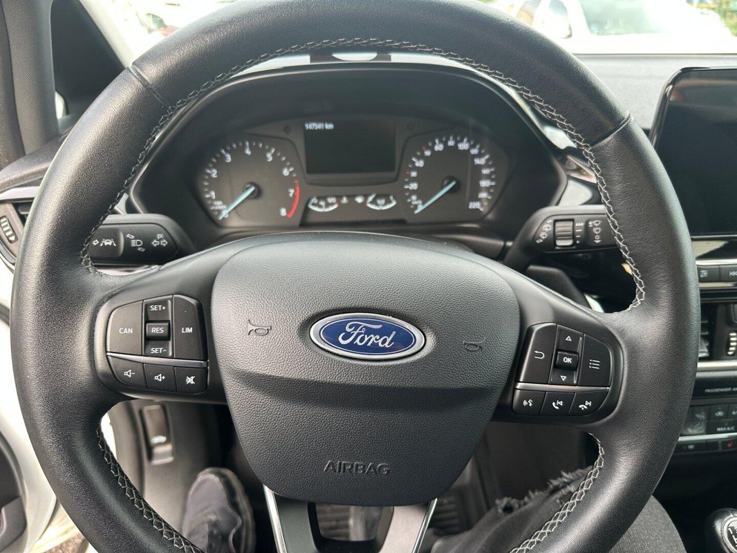 Ford Fiesta foto 10