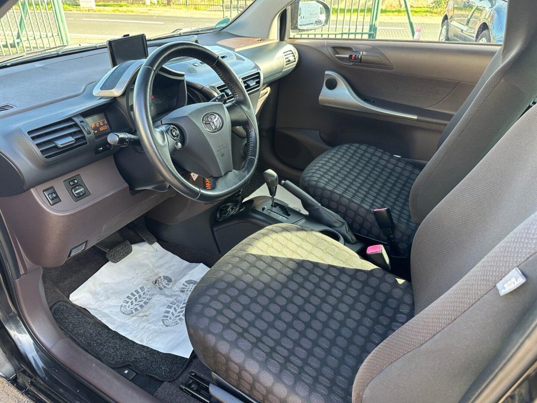 Toyota iQ foto 2