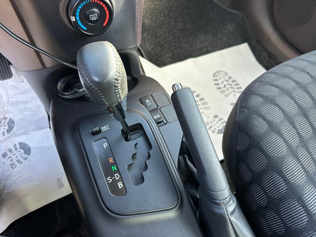 Toyota iQ foto 9