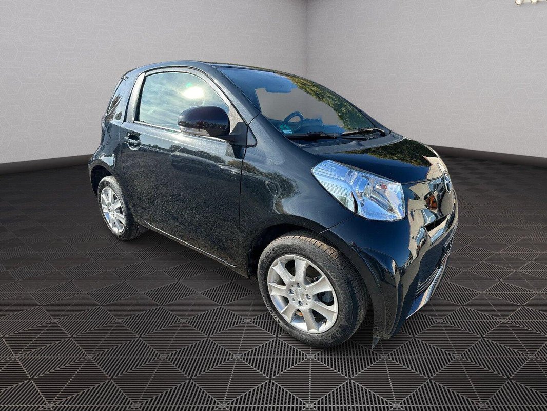 Toyota iQ