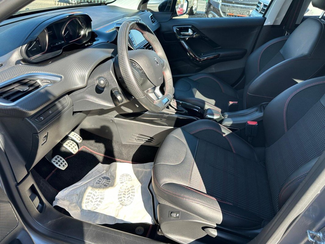 Peugeot 2008 foto 2