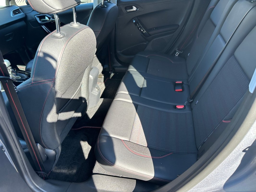 Peugeot 2008 foto 3