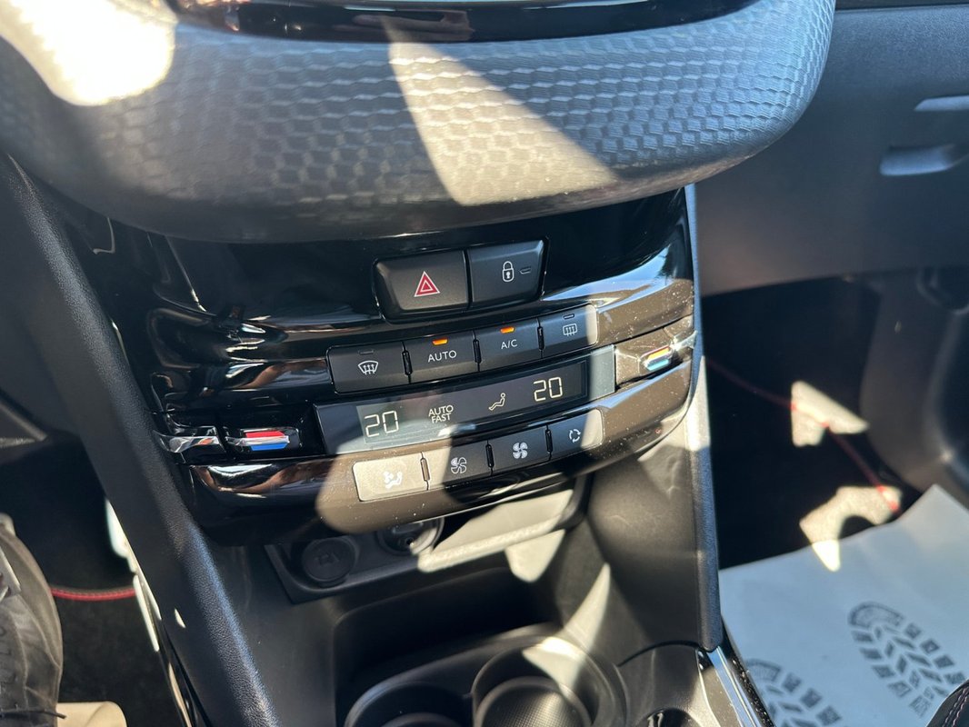 Peugeot 2008 foto 15