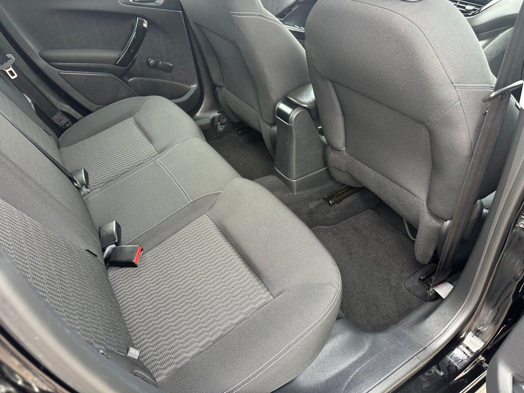 Peugeot 208 foto 5