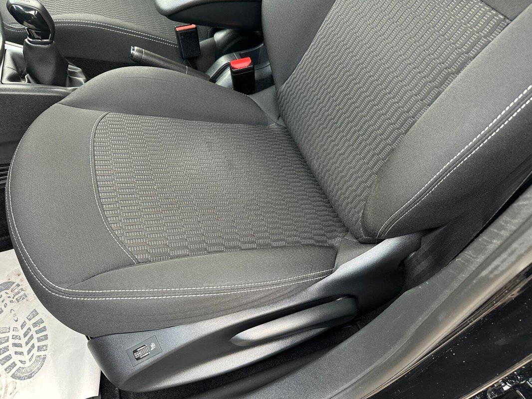 Peugeot 208 foto 8