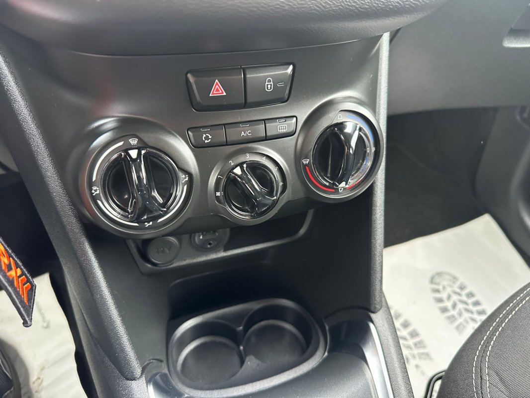 Peugeot 208 foto 13