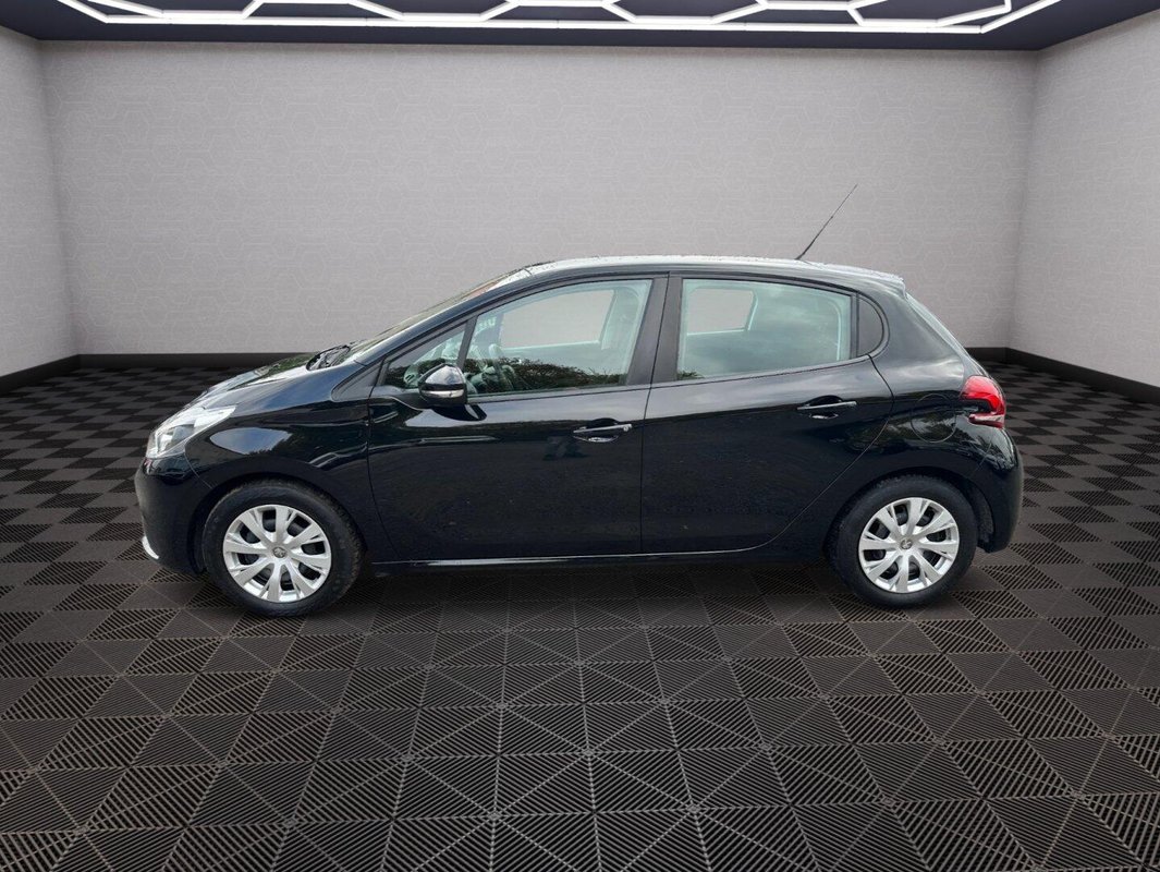 Peugeot 208 foto 18