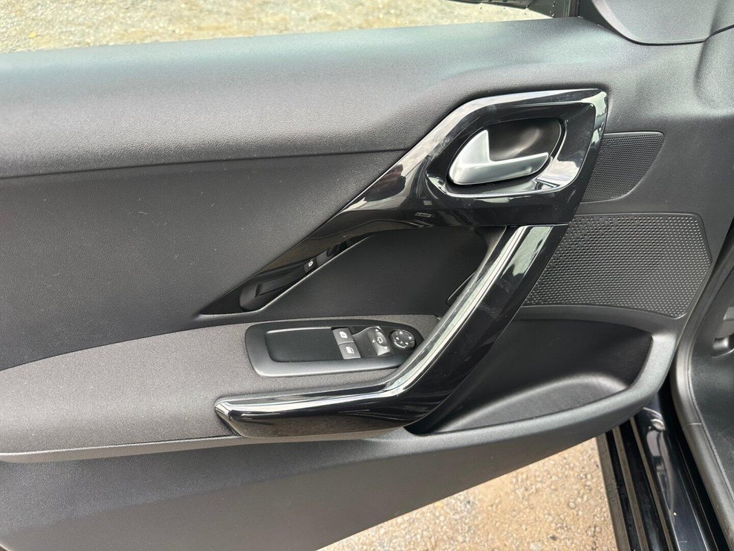 Peugeot 208 foto 23